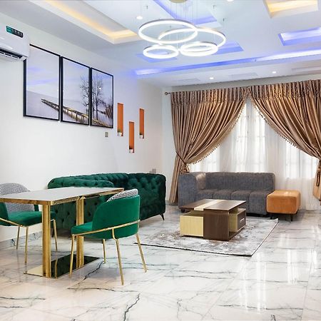 God'S Touch Apartments Remi Fani Kayode Gra. Ikeja Zewnętrze zdjęcie