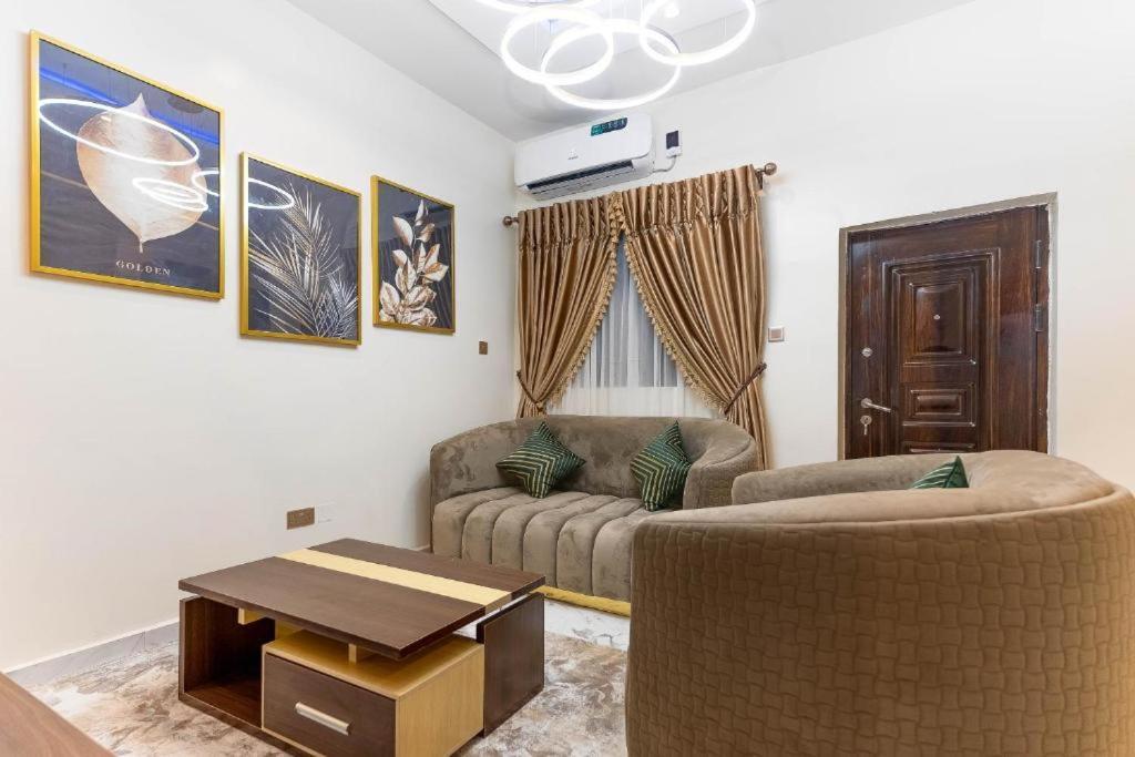 God'S Touch Apartments Remi Fani Kayode Gra. Ikeja Zewnętrze zdjęcie