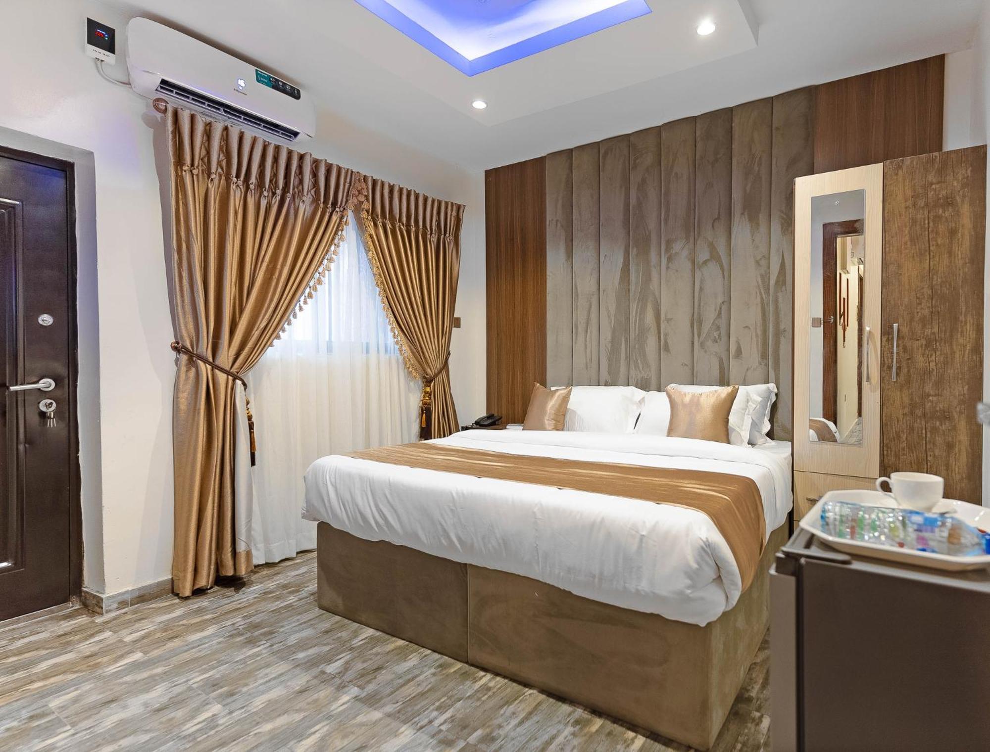 God'S Touch Apartments Remi Fani Kayode Gra. Ikeja Zewnętrze zdjęcie